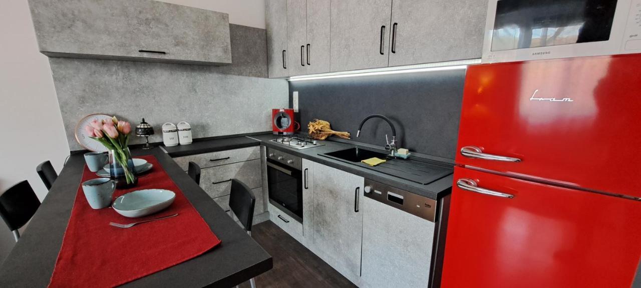 Napraforgo Apartman Apartment Сегед Екстериор снимка