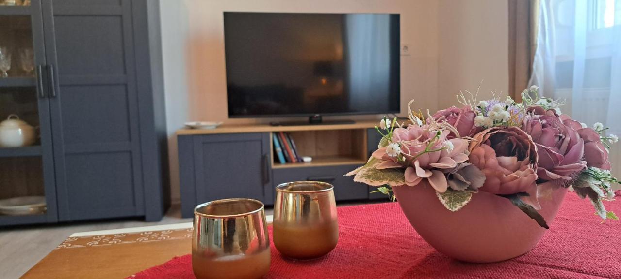 Napraforgo Apartman Apartment Сегед Екстериор снимка